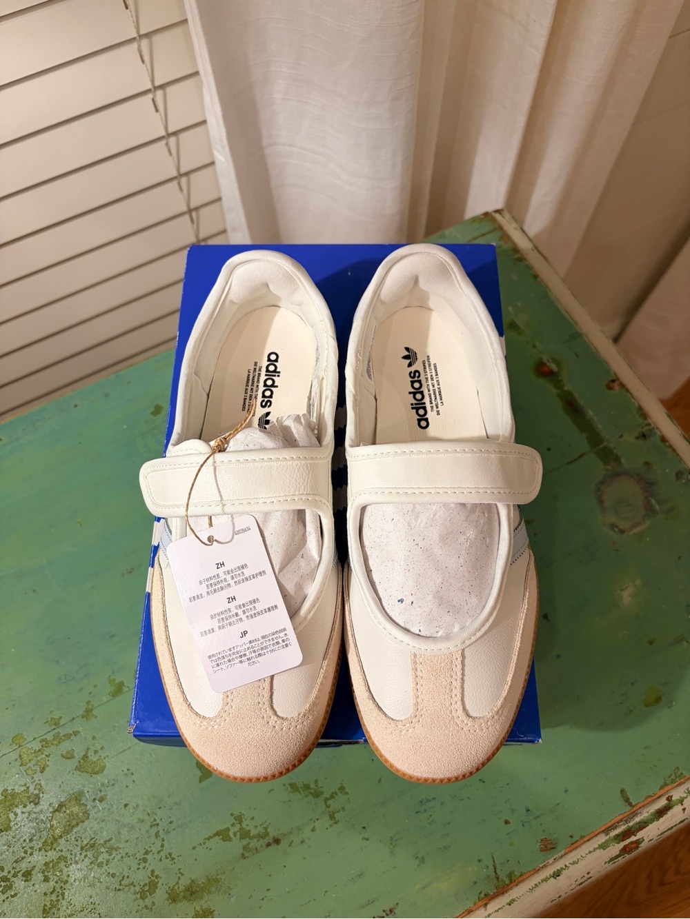NWT ADIDAS SAMBA JANES CLOUD WHITE/HALO BLUE GUM SIZE 6 WITH THE ORIGINAL BOX - Picture 6 of 9
